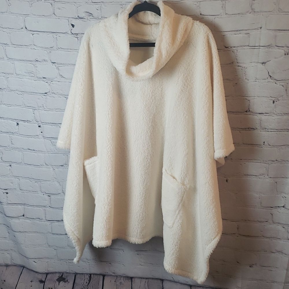 ‎💜Jane & Berry White Poncho